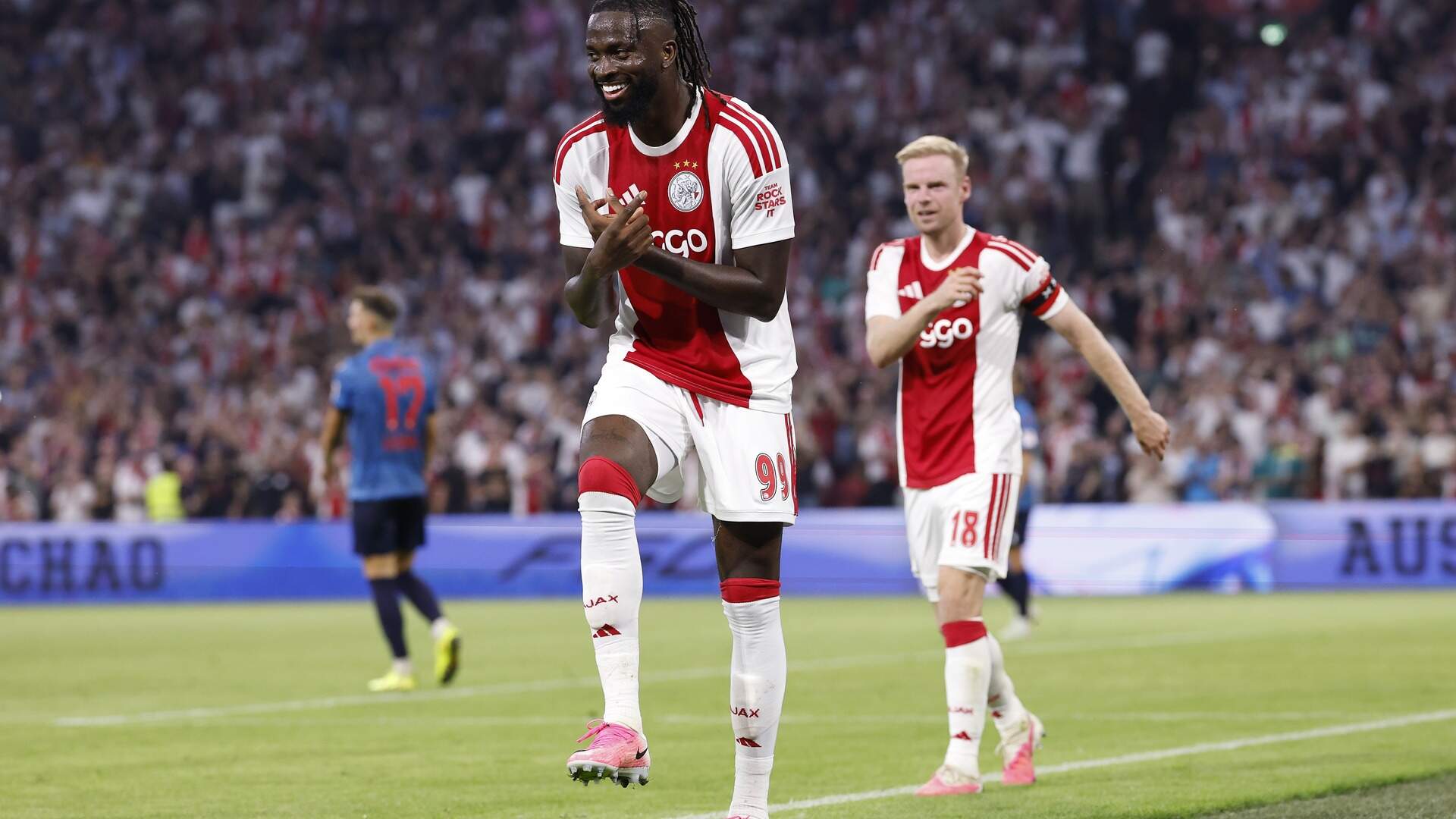 tolu-arokodare-bij-ajax-cultheld-goals-en-mentale-gezondheid